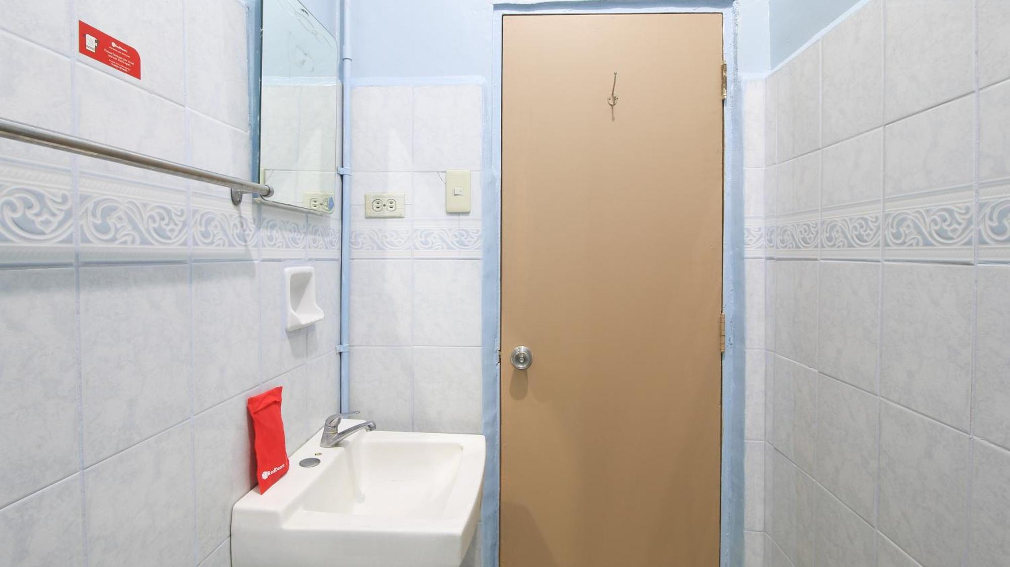 Reddoorz Plus @ Chinatown Binondo Manille Extérieur photo