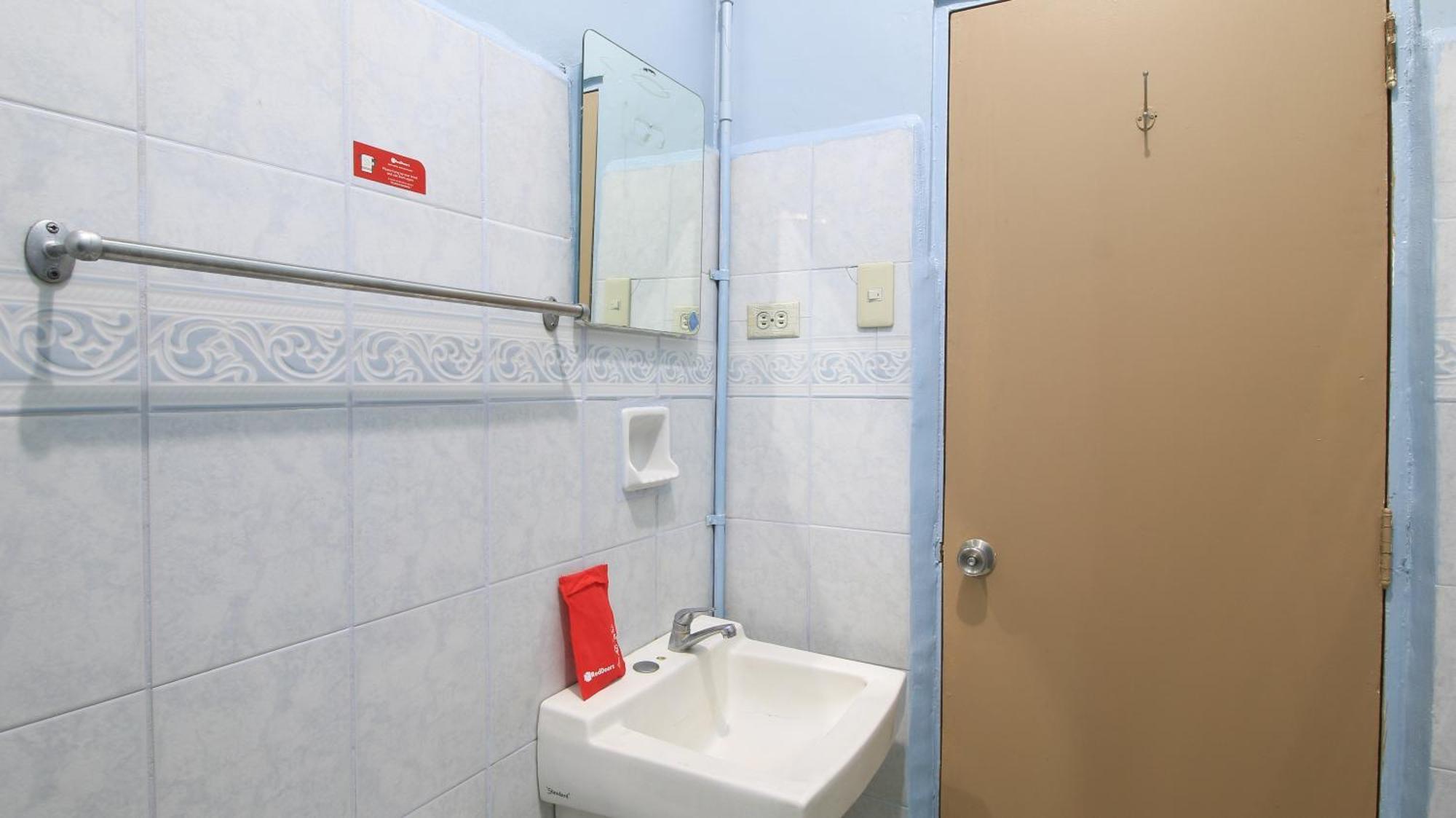 Reddoorz Plus @ Chinatown Binondo Manille Extérieur photo